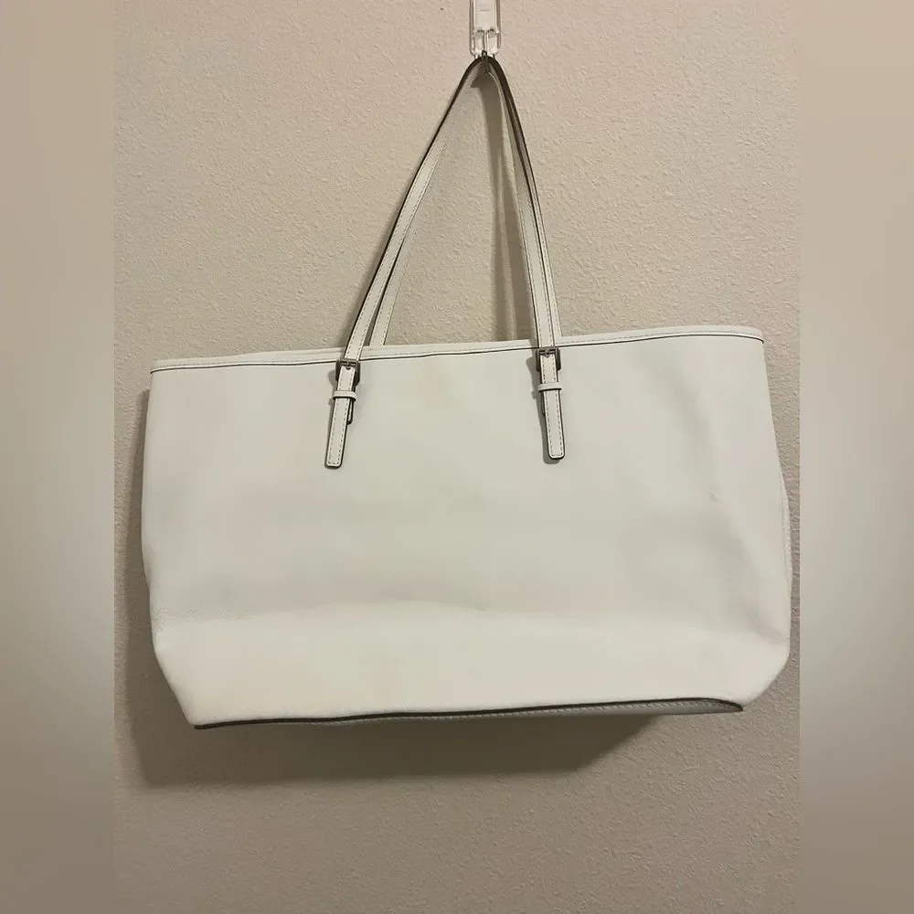 Michael Kors Jet Setter White Handbag - Picture 2 of 9